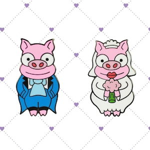 Puede incluir: Dos figuritas de cerdos rosas, una con un traje azul y la otra con un vestido de novia blanco, sosteniendo un ramo de flores. Las figuritas son de estilo de dibujos animados y tienen ojos negros y labios rojos.