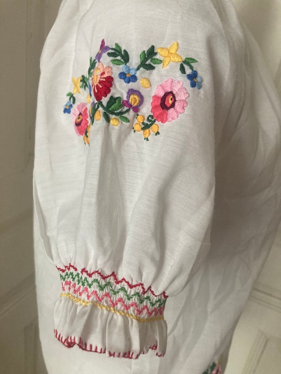 Rare vintage Hungarian folk blouse with flower em… - image 6