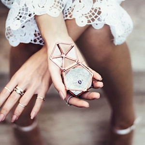 Porta anillos de boda de cristal geométrico, decoración bohemia para ceremonias de boda.