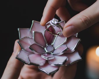 Soporte gótico para anillos de boda • Plato para anillos de vidrieras • Decoración para ceremonia romántica oscura • Regalo de compromiso