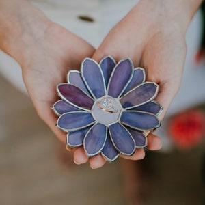 Stained Glass Daisy Ring Dish, Wedding Ring Dish, Ring Bearer Pillow, Jewelry Dish, Spring Wedding Decor, Floral Ring Dish, Garden Wedding Purple & Pearl