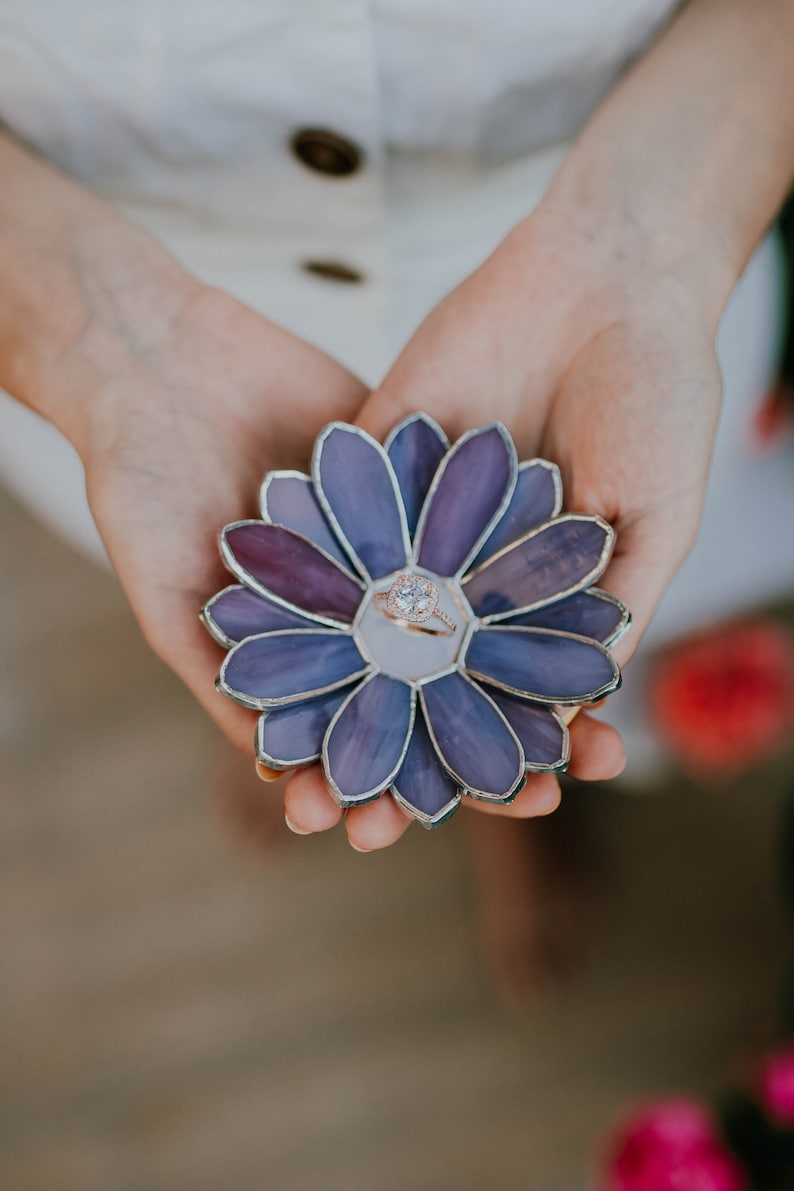 Stained Glass Daisy Ring Dish, Wedding Ring Dish, Ring Bearer Pillow, Jewelry Dish, Spring Wedding Decor, Floral Ring Dish, Garden Wedding Purple & Pearl