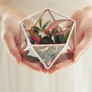 Geometrische ringdoos met gebrandschilderd glas: trouwringdrager