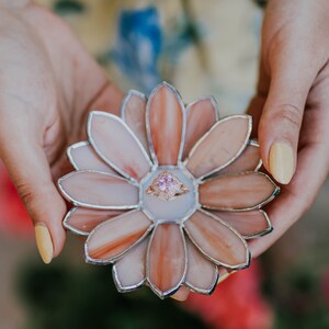 Stained Glass Daisy Ring Dish, Wedding Ring Dish, Ring Bearer Pillow, Jewelry Dish, Spring Wedding Decor, Floral Ring Dish, Garden Wedding Rose & Pearl