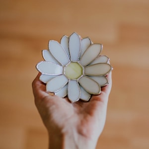 Stained Glass Daisy Ring Dish, Wedding Ring Dish, Ring Bearer Pillow, Jewelry Dish, Spring Wedding Decor, Floral Ring Dish, Garden Wedding image 6