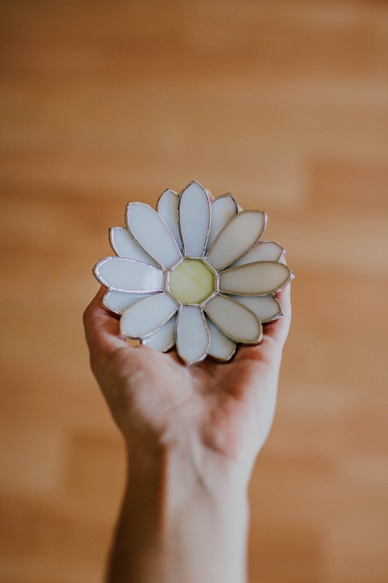 Stained Glass Daisy Ring Dish, Wedding Ring Dish, Ring Bearer Pillow, Jewelry Dish, Spring Wedding Decor, Floral Ring Dish, Garden Wedding image 6