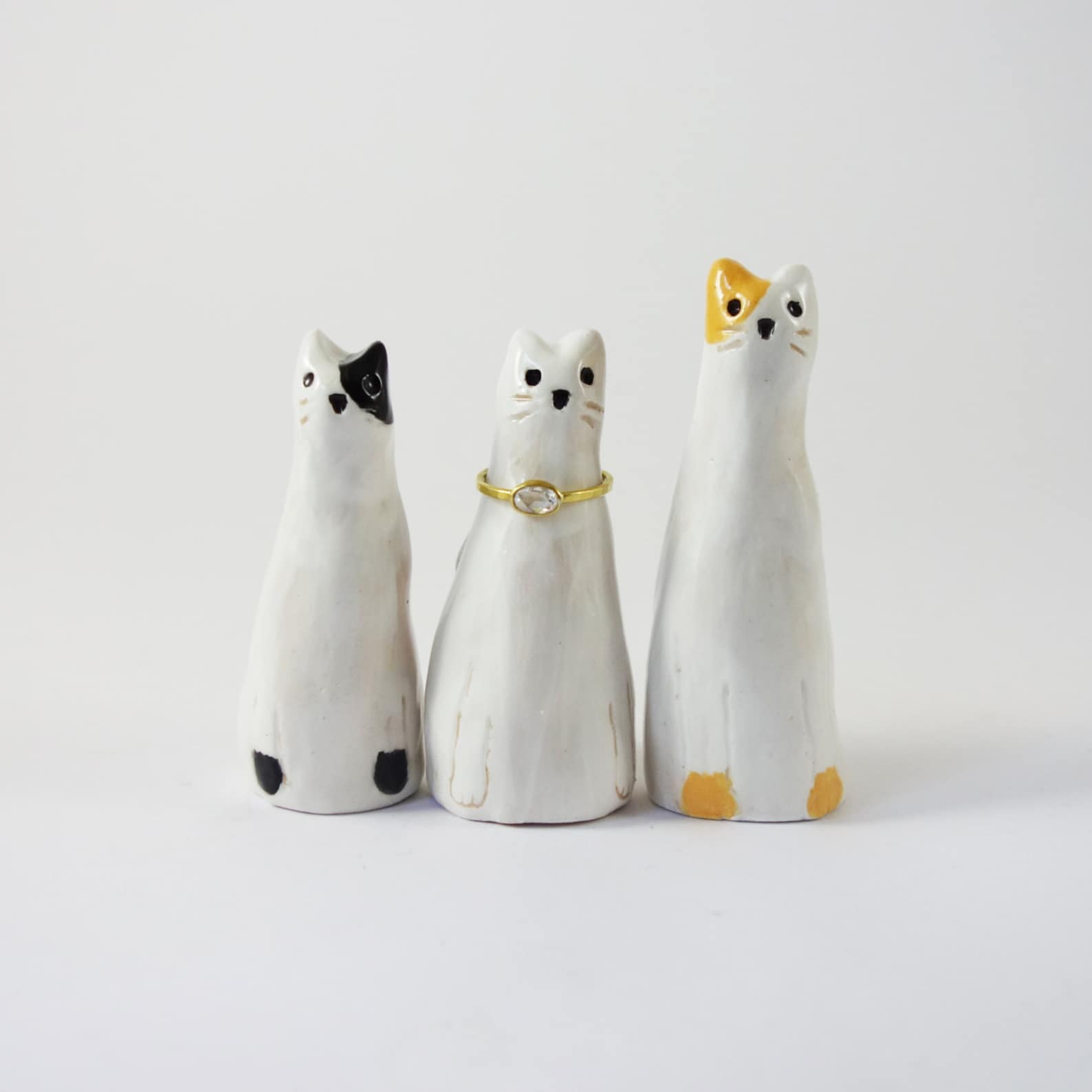 Ceramic Cat Ring Holder: Unique Kitchen Ring Cone Display - Custom Colours