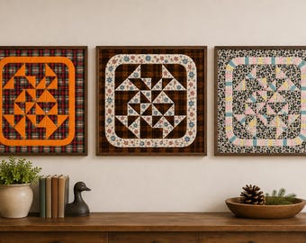 Può includere: Tre opere d'arte da parete in tessuto incorniciate di forma quadrata con motivi geometrici trapuntati. Il pezzo a sinistra presenta accenti arancioni su sfondo scozzese, quello centrale bordi floreali su scozzese marrone e quello a destra strisce pastello su stampa floreale.