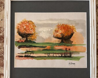 Può includere: Un dipinto ad acquerello incorniciato che raffigura due alberi con fogliame autunnale arancione e giallo su un cielo tenue. Il paesaggio presenta bande orizzontali di toni della terra verdi e arancioni. L'opera è firmata B. Rawson nell'angolo.