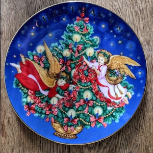 Christmas, Avon, Plate, Trimming the Tree, Collectible Avon, Peggy Tool, Porcelain, 22K Gold, Avon Collector, 8 in Diameter, Christmas Tree