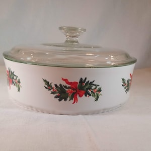 Christmas Heritage, Pfaltzgraff Casserole Dish with Lid, 1.5 quart, Covered Baker, Covered Casserole, Christmas Dinnerware, Tableware,1980s