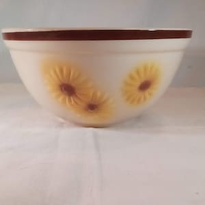 1950s Hull Mixing Bowl, Yellow Daisy Pattern, Oven Proof Pottery, 8.5", For country kitchen, No 40-8, Flowers and Brown Stripe, Sunflowers