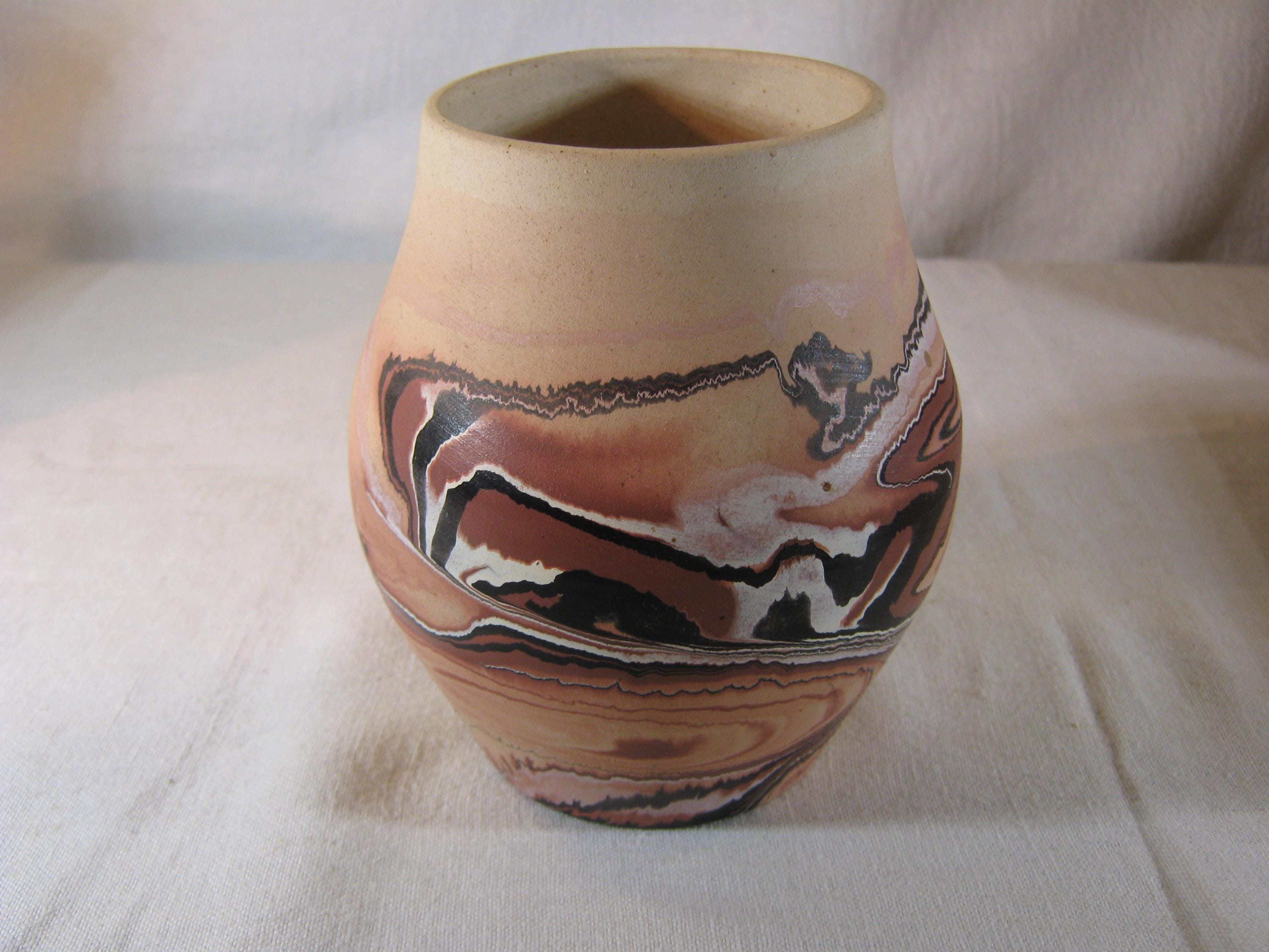 アメリカ　NEMADGI POTTERY Nemaji Pottery Vase, 5 Inches Tall, Swirl Pottery, Handcrafted in