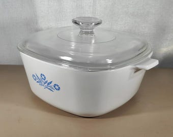 Corning Ware Blue Cornflower Casserole Dish, with clear glass lid, 2- 1/2 quarts, Made in USA, Excellent condition