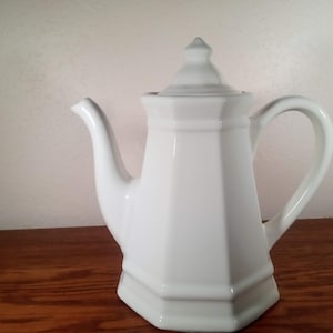 Pfaltzgraff Heritage White Teapot, with Lid, 2-550, 4 Cup, Decorative Cookware, Retro Pfaltzgraff, Porcelain, 1960s Kitchen, 60s Dishes