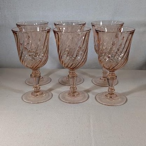 Arcoroc Set mit 6 Pink Rosaline Weingläsern, Pink Swirl, Frankreich 1980er Jahre, Vintage Weingläser, Cristal D&#39;Arques / Durand, Swirl Optic, ARC
