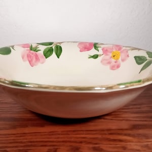 サービングボウル、デザートローズ、フランシスコ陶器 9インチ カリフォルニア、米国 1940年代 手描きローズパターン、フランシスコ陶器、ピンクのローズ