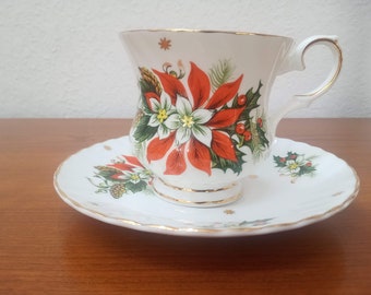 Natal, Xícara e Pires, Noel, Realeza, Porcelana Fina, Inglaterra, Poinsétia, Guarnição Dourada, Xícara de Chá, Talheres Elegantes, Southern Living, 1950
