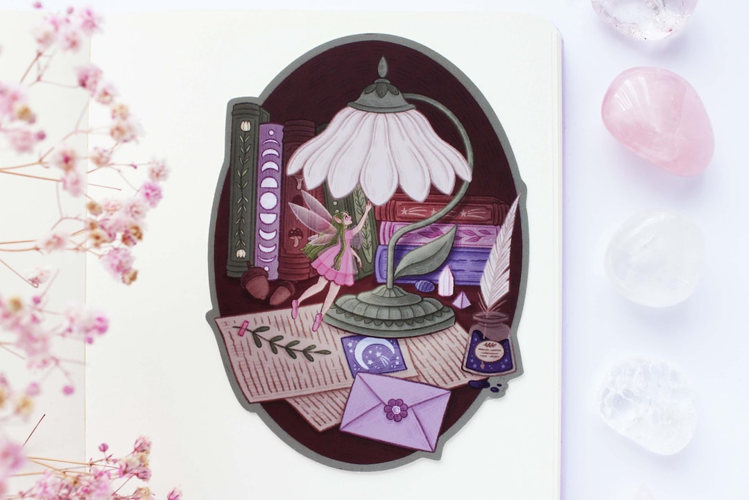 Fée explorant des choses humaines autocollant imperméable en vinyle mat | Sticker journal, agenda, sticker sorcière, magique, sorcière, conte de fées