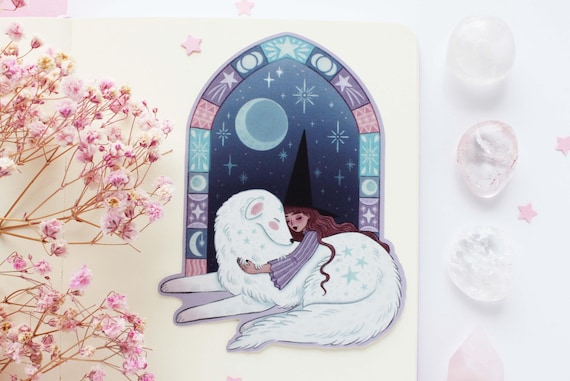 La sorcière céleste et son chien sont des autocollants imperméables en vinyle mat | Sticker journal, agenda, sticker sorcière, magie, sorcellerie,