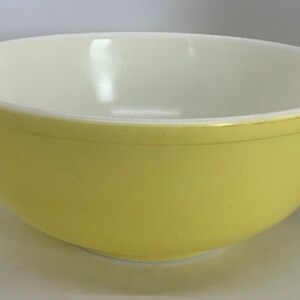 Vintage Pyrex Yellow Nesting Bowl No. 404 - Farmhouse Kitchen Decor