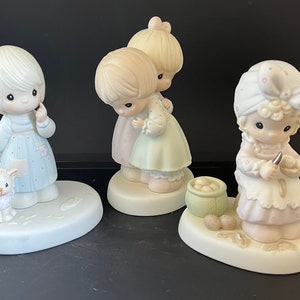 Figuras vintage de Precious Moments: Niña rezando, Amigos, El Señor da
