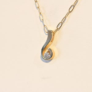 Round Brilliant Diamond Pendant 14K Yellow Gold