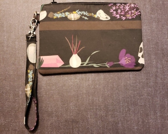 CLEARANCE - Macabre - small wristlet