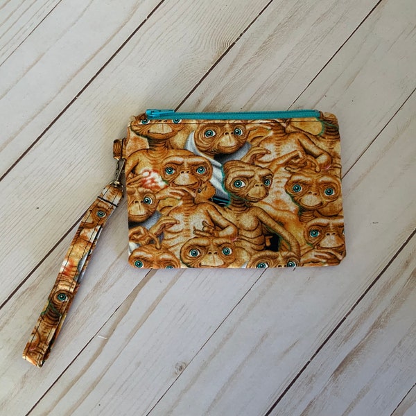 ET - small wristlet