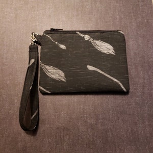 CLEARANCE - Vassouras - pulseira pequena