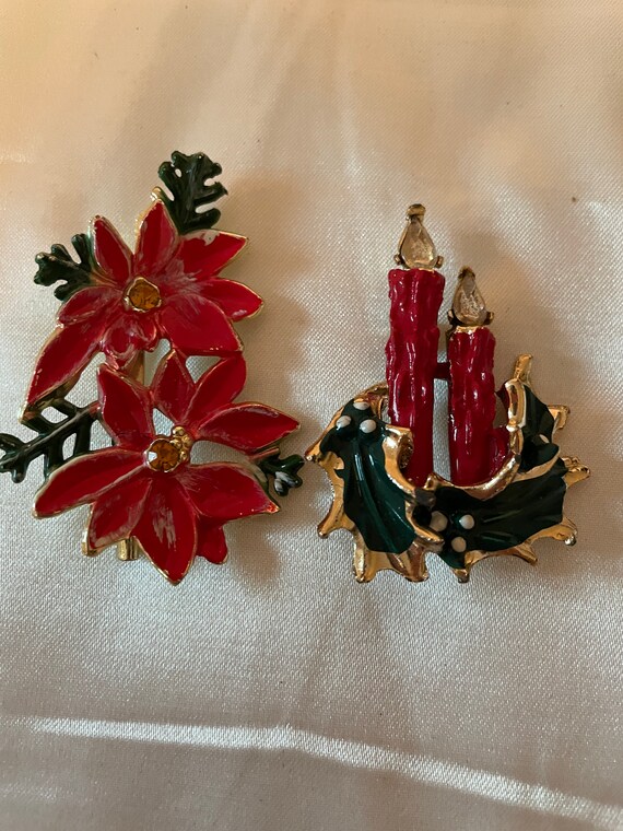 A Vintage Gilt and Red Christmas Tree Brooch - - Online Antiques