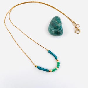 Lovely Minimalist Beaded Necklace. Delicate Green and Gold Glass Beaded Necklace.