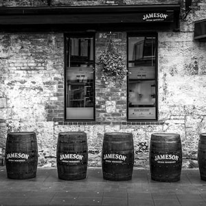 Jameson Irish Whiskey Barrel Wall Art Print – Dublin Pub Decor in Black and White for Home Bars or Whiskey Lovers