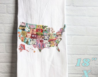 Peut inclure: Une serviette de thé blanche avec un motif patchwork coloré des États-Unis d'Amérique. La serviette mesure 18 pouces par 28 pouces.