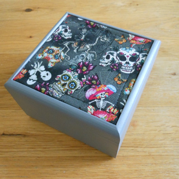 Skull/Gothic/jewellery box/Keepsake box/Sugar skull/skeleton Trinket box/Day of the Dead wooden Box/Gift Box/Skeleton Storage Box/Stash Box