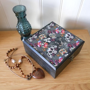 Gothic jewel box/Sugar Skull/Day of the Dead Jewellery box/jewelry box/trinket storage box/skeletons/skulls/gothic storage box/spider web