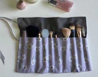 Makeup brush roll fabric storage case. Grey daisy print make up case. Make up bag.