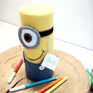 Astuccio portamatite MINIONS fatto all'uncinetto. Organizer per la scuola e il lavoro.