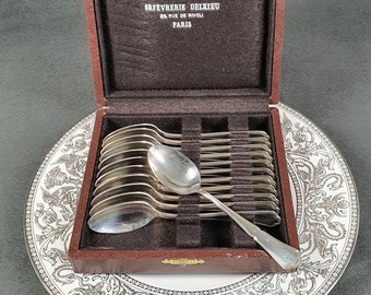 PARÍS | Juego de 12 cucharas para Moka plateadas con rosca en su estuche marrón original | Vajilla fabricada en Francia en 1960