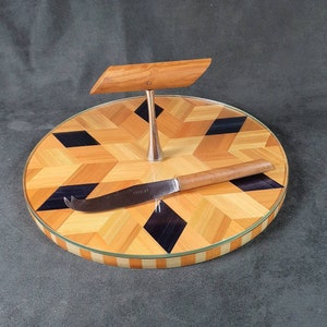 STRAW | Round straw marquetry cheese platter with its knife | Vintage tableware Made in France 1960
