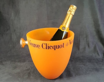 VEUVE CLICQUOT -   Seau à champagne vintage plastique jaune Clicquot  vintage  Made in France