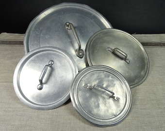 Set di 4 coperchi in alluminio con manico in metallo per 4 diametri di padella | Dimensioni: 12/14/18/26 centimetri | Cucina d'epoca Made in France 1950