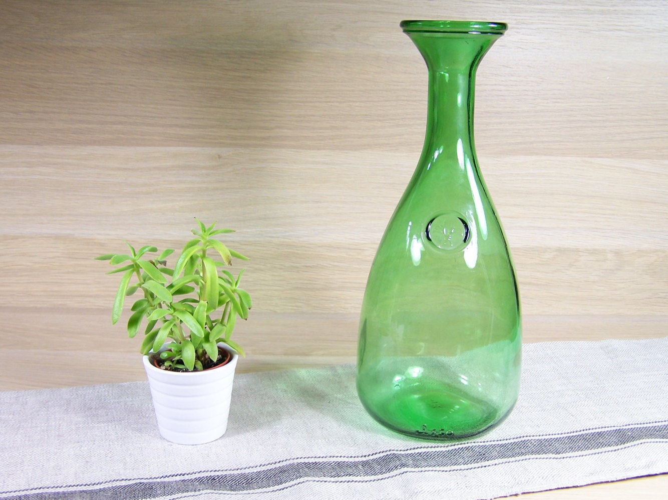 Carafe en Verre Vert Pressé Motif Fleur de Lys Vintage Vase |Contenance 150 Cl | Made in France