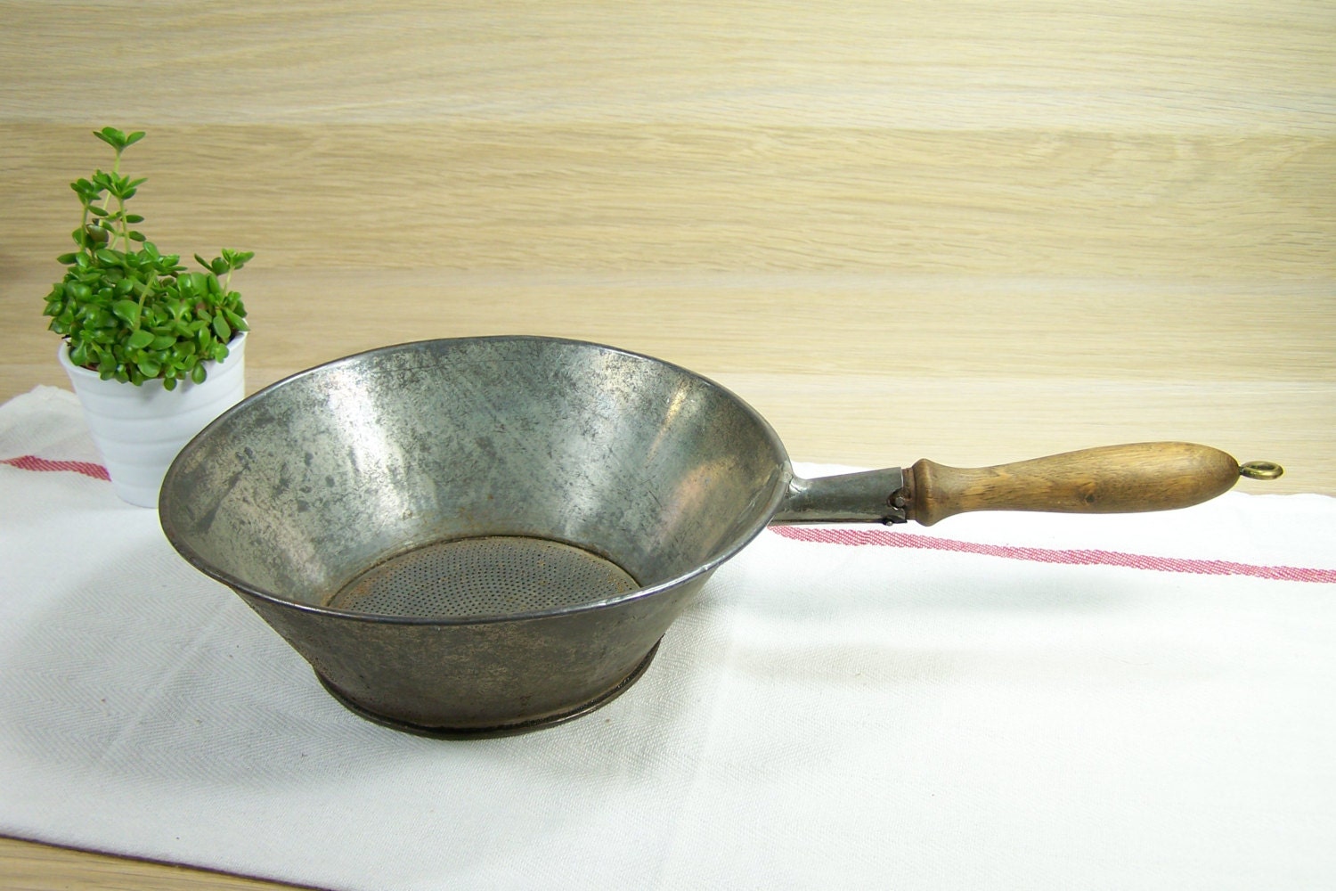 Passoire de Cuisine Ancienne avec Poignée en Bois | Diamètre 19 cm Cuisine Made in France 1950