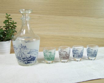 Glass decanter and 4 shot glasses Toile de Jouy pattern | Glassware French vintage 1960s