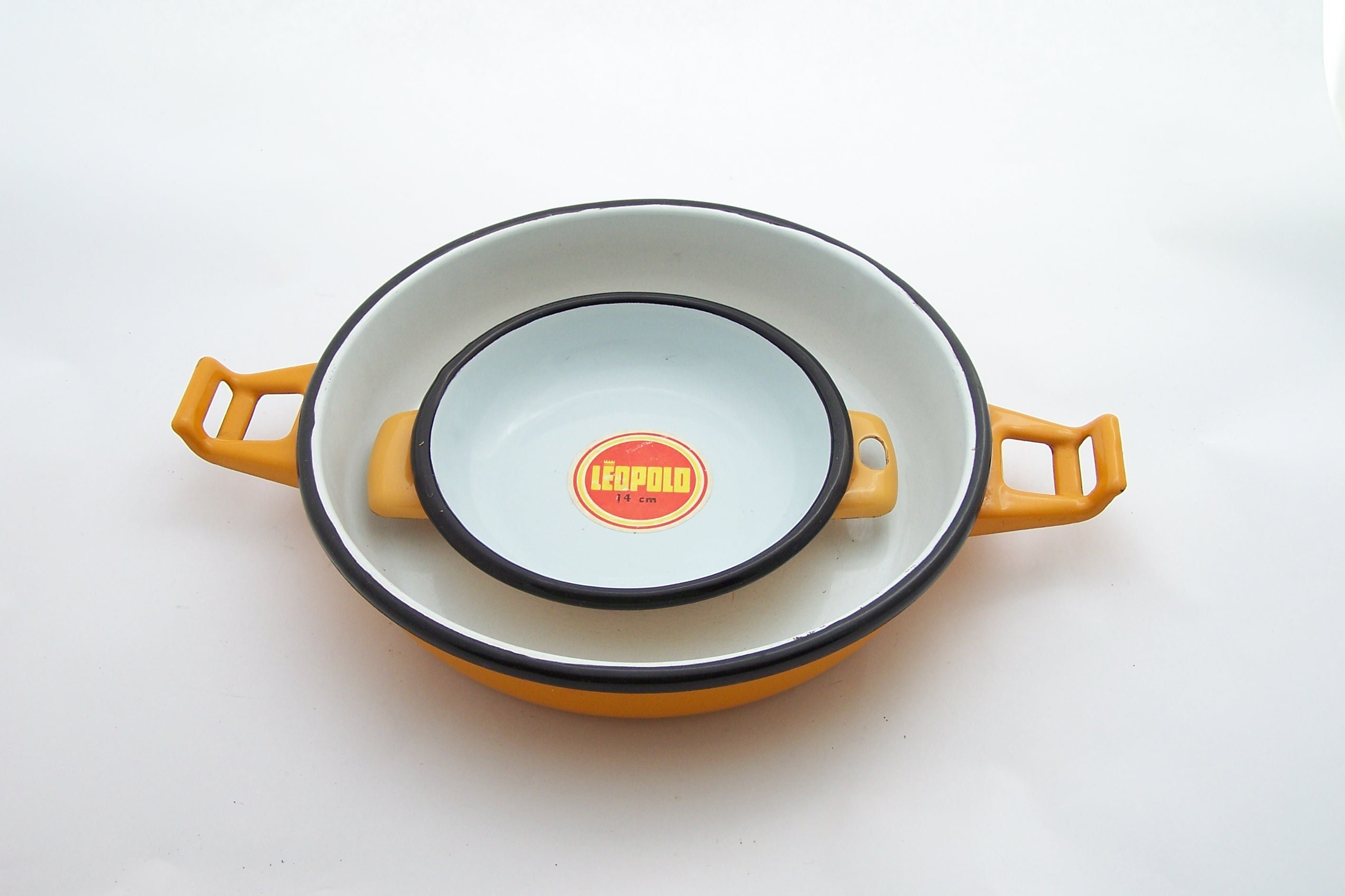 Paire de Plats en Émail Orange avec Poignées Intérieur Blanc Liseré Noir Plat à Œuf France Vintage 1