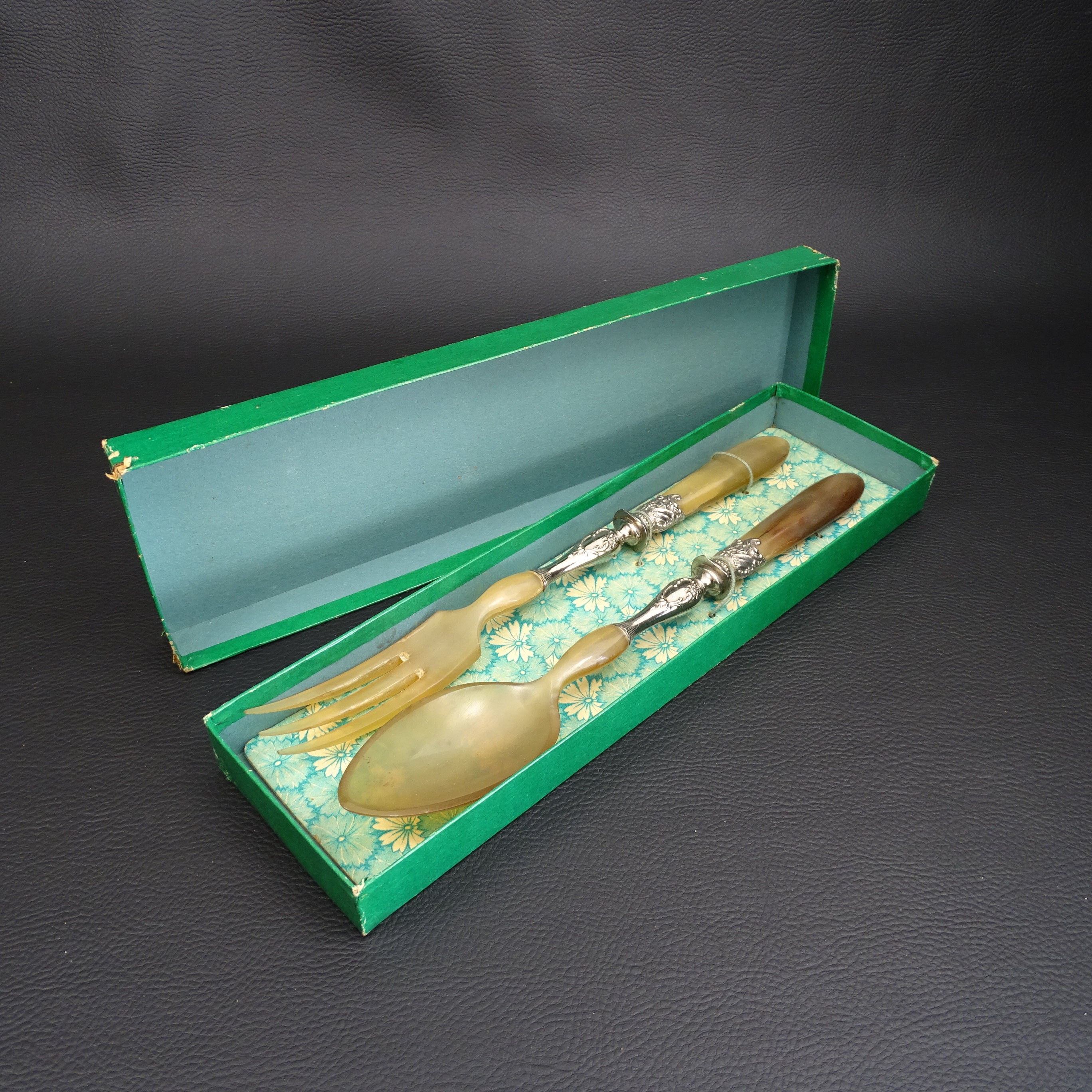 Lot De 2 Couverts à Salade Anciens En Inox Et Résine - Service De Table Vintage Avec Style