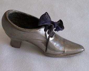 Cendrier Escarpin à lacets et talon chaussure en métal argenté lacet violet cendrier chaussures vintage