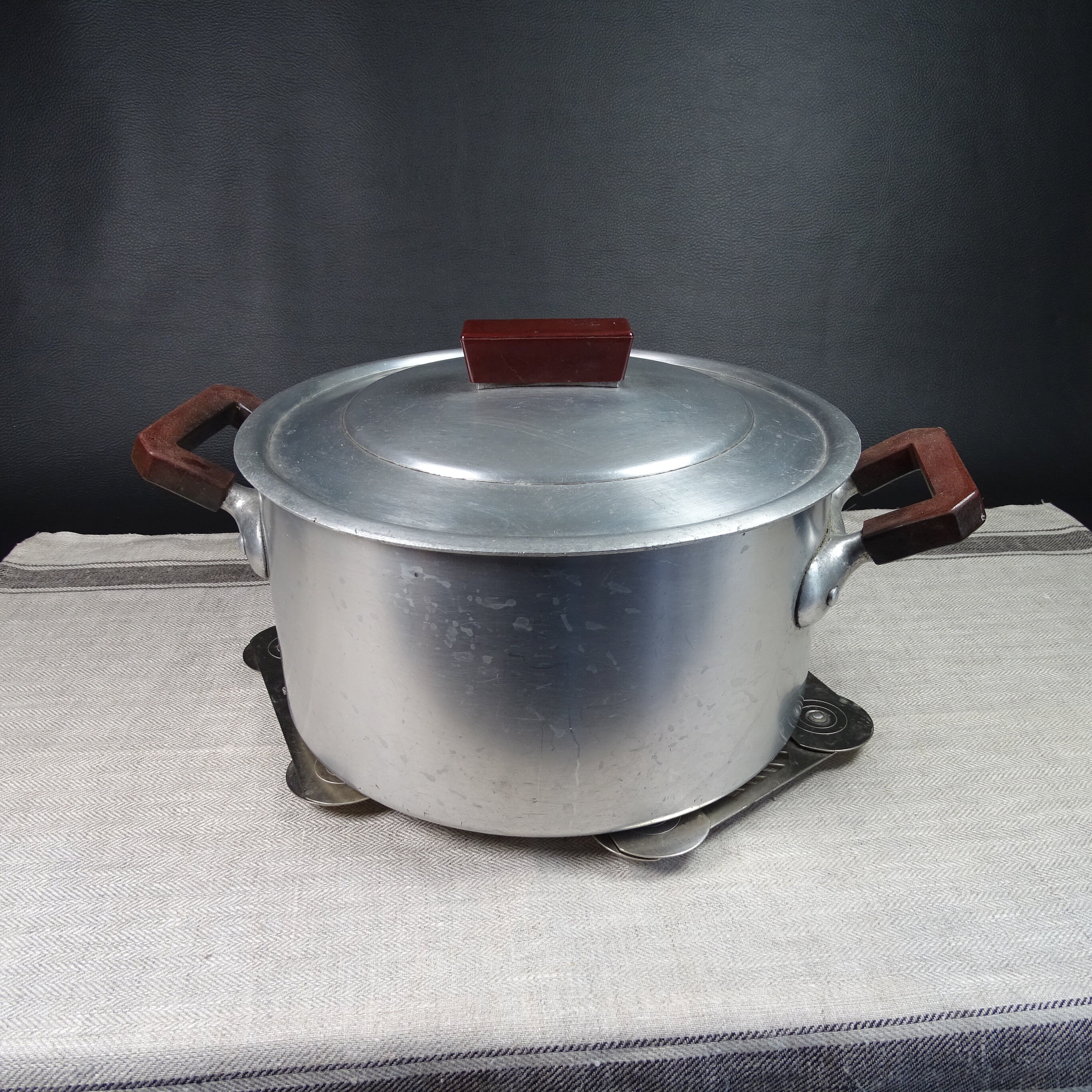 Ancienne Marmite En Fonte Avec Couvercle - Diamètre 28,5 Cm - Vintage - Fonte Beige