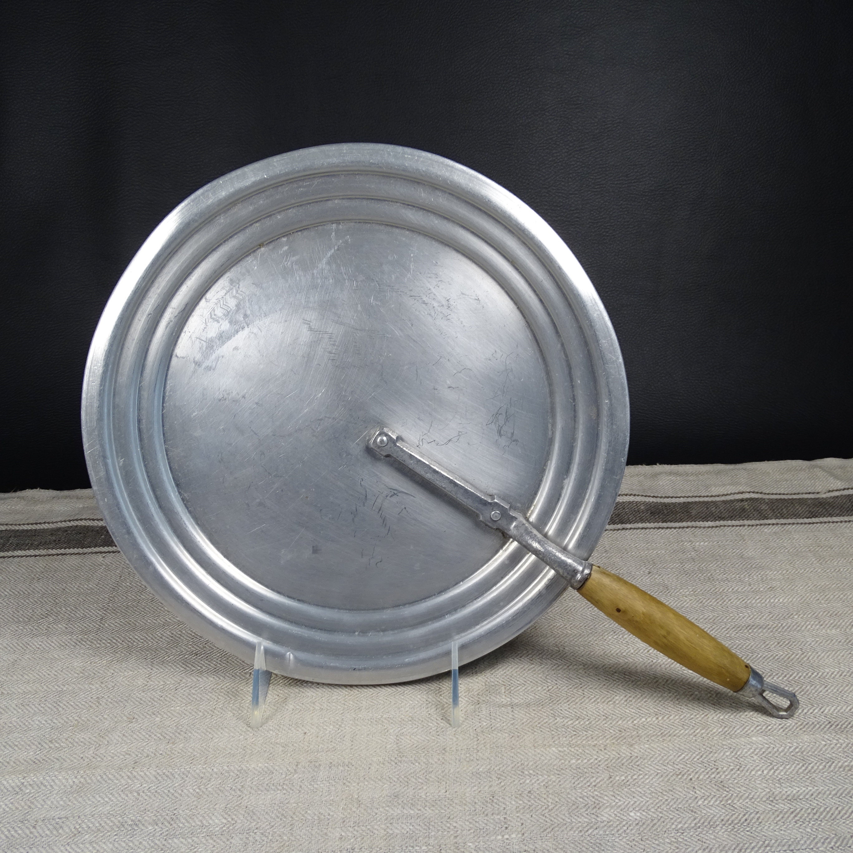 grand couvercle multi-diamètres en aluminium avec poignée bois pour 3 diamètres de casserole | 20/22/24 cm vintage made in france 1950